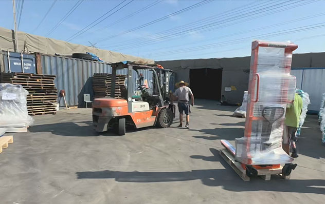 20 sets of manual hydraulic and electric pallet stacker to be packed and shipped to Peruvian customer